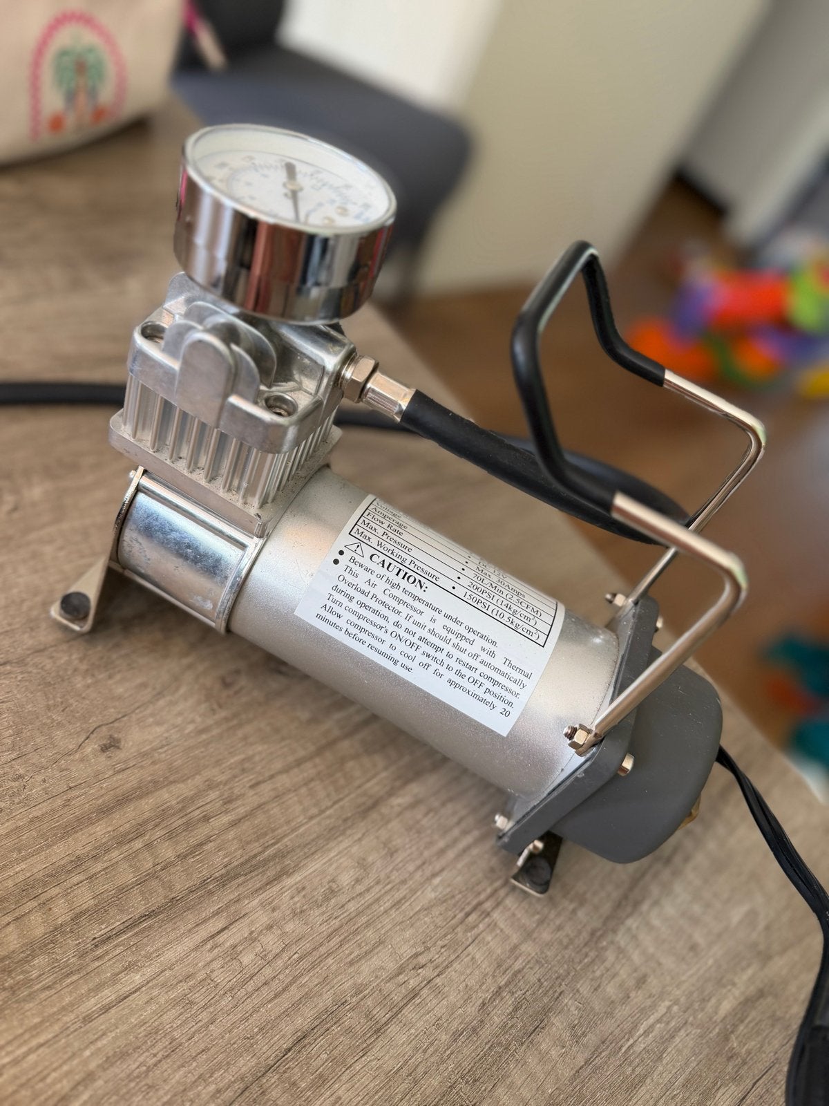 Karsten Air Erupt Draagbare Compressor 12V, Ophalen, Zo goed als nieuw