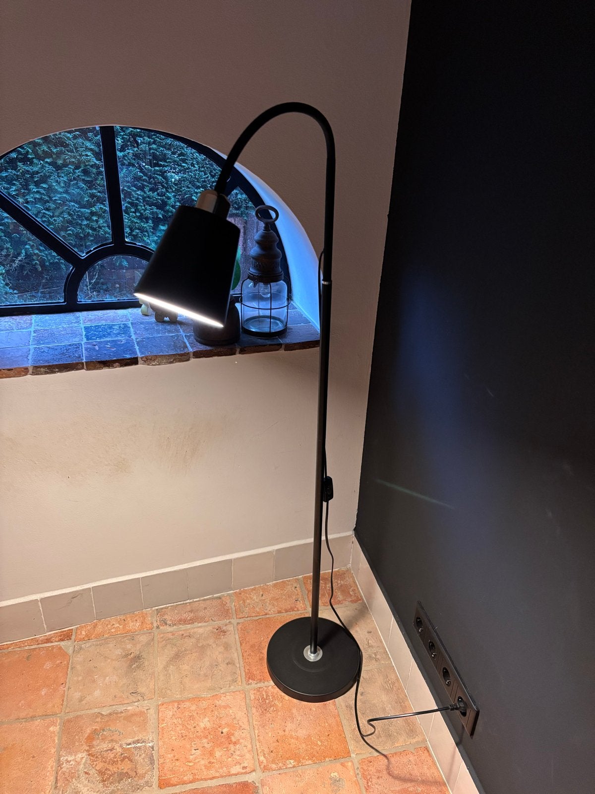 Zwarte staande leeslamp met buigbare stang, Ophalen, 100 tot 150 cm, E27 (groot), Zo goed als nieuw