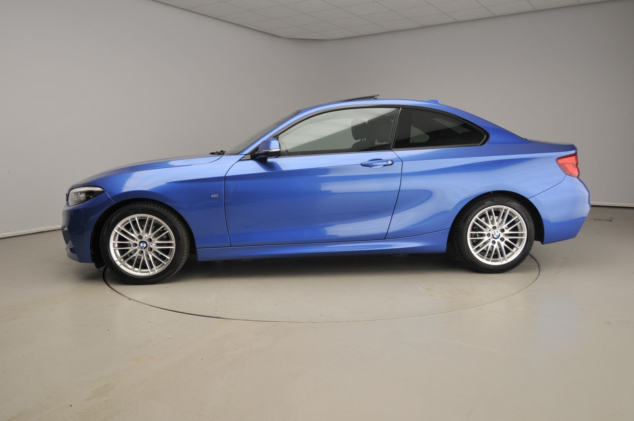 BMW 2 Serie Coupé 218i M-Sportpakket / Schuifdak / Stoelver, Auto's, BMW, Automaat, Gebruikt, 3 cilinders, Automatische klimaatregeling