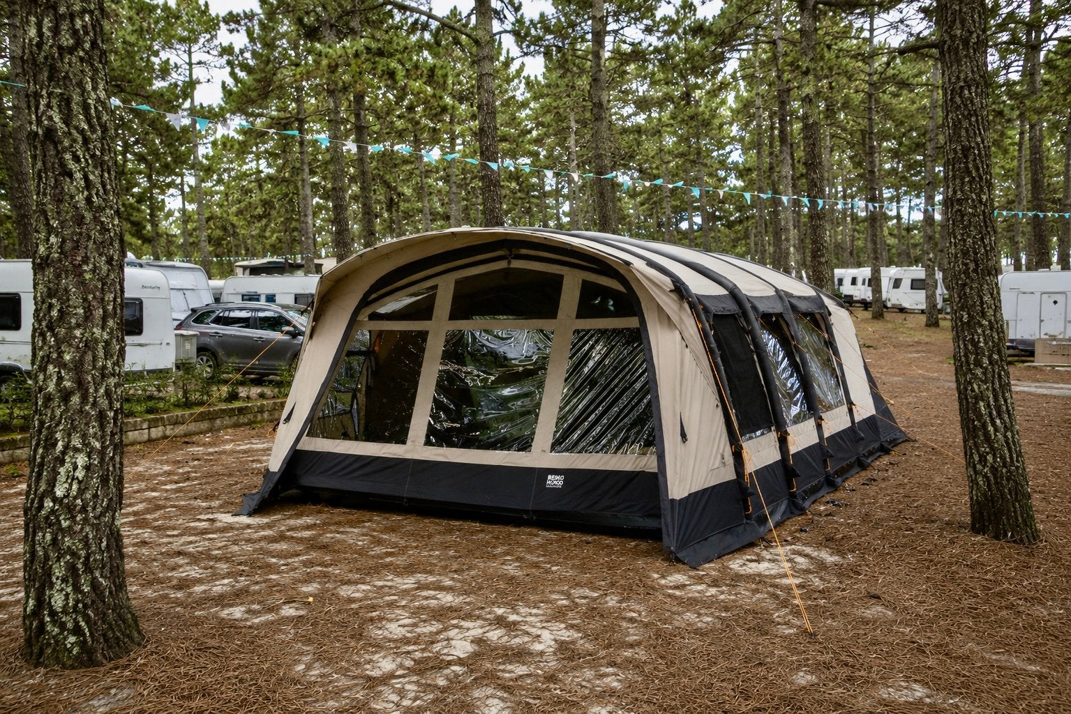 Redwood Navarro Air 440 - slechts 3 weken gebruikt, Caravans en Kamperen, Tenten, Ophalen, Zo goed als nieuw