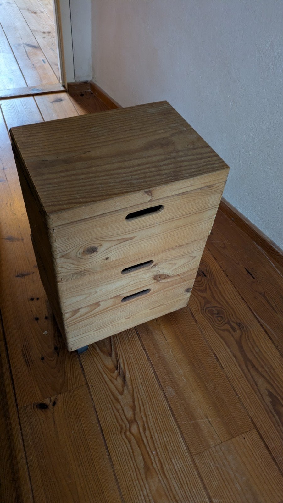 Houten kastje opbergkisten op wieltjes, Ophalen, Gebruikt