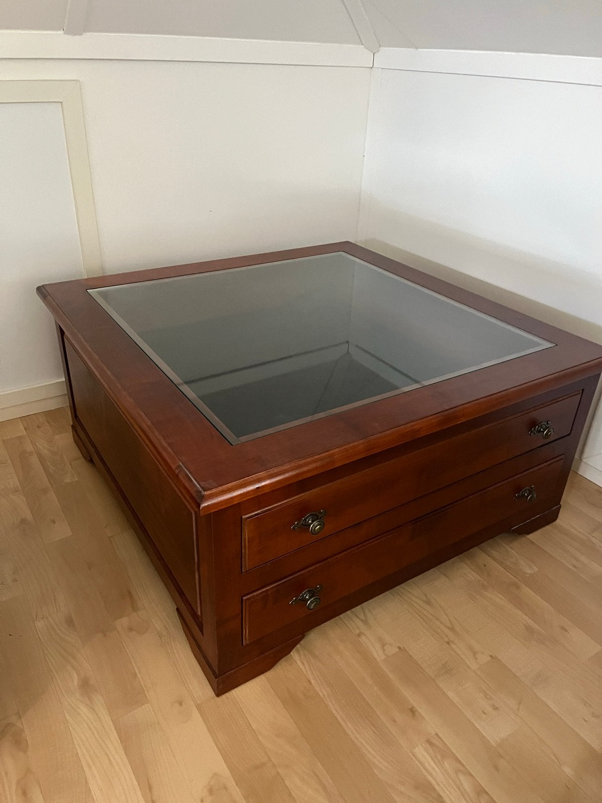 Kersenhouten salontafel met glasplaat en lades, Ophalen, Gebruikt, Vierkant, 50 tot 100 cm