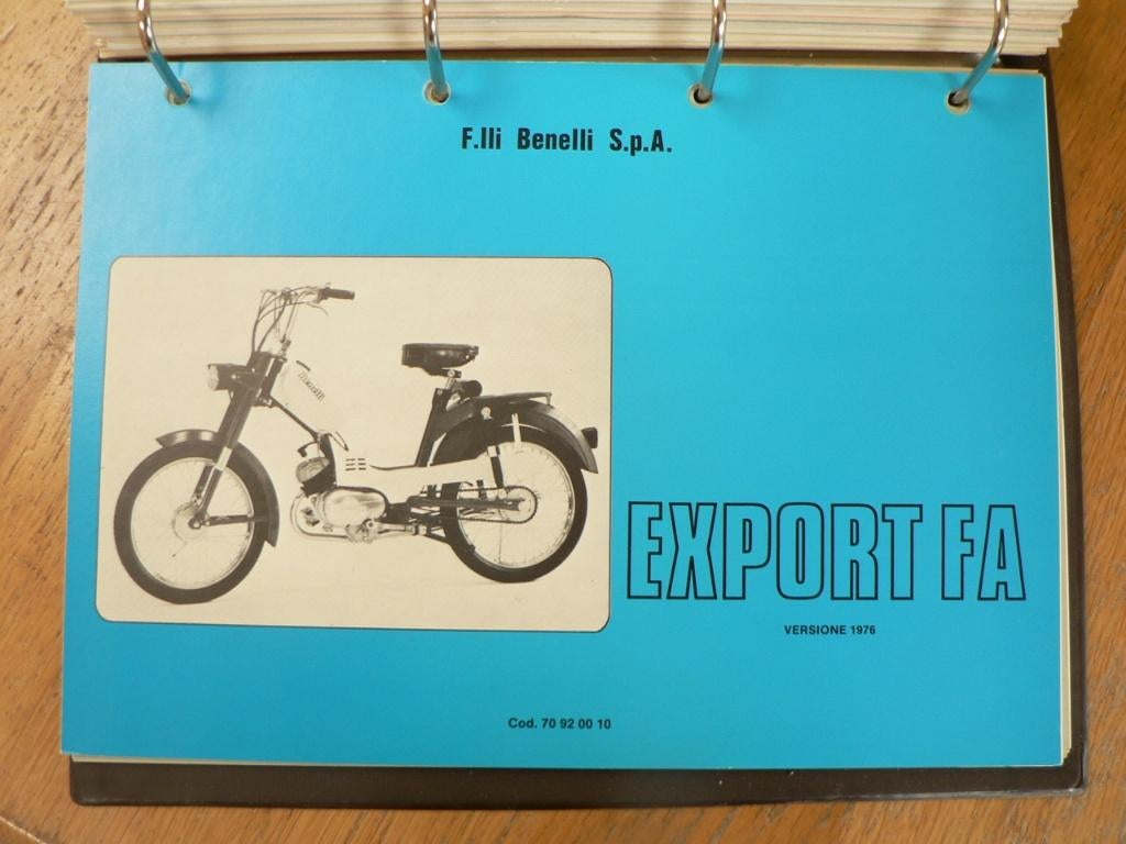 2 BOEKEN BENELLI MOTOR SCOOTER BROMFIETS, Ophalen of Verzenden, Gelezen