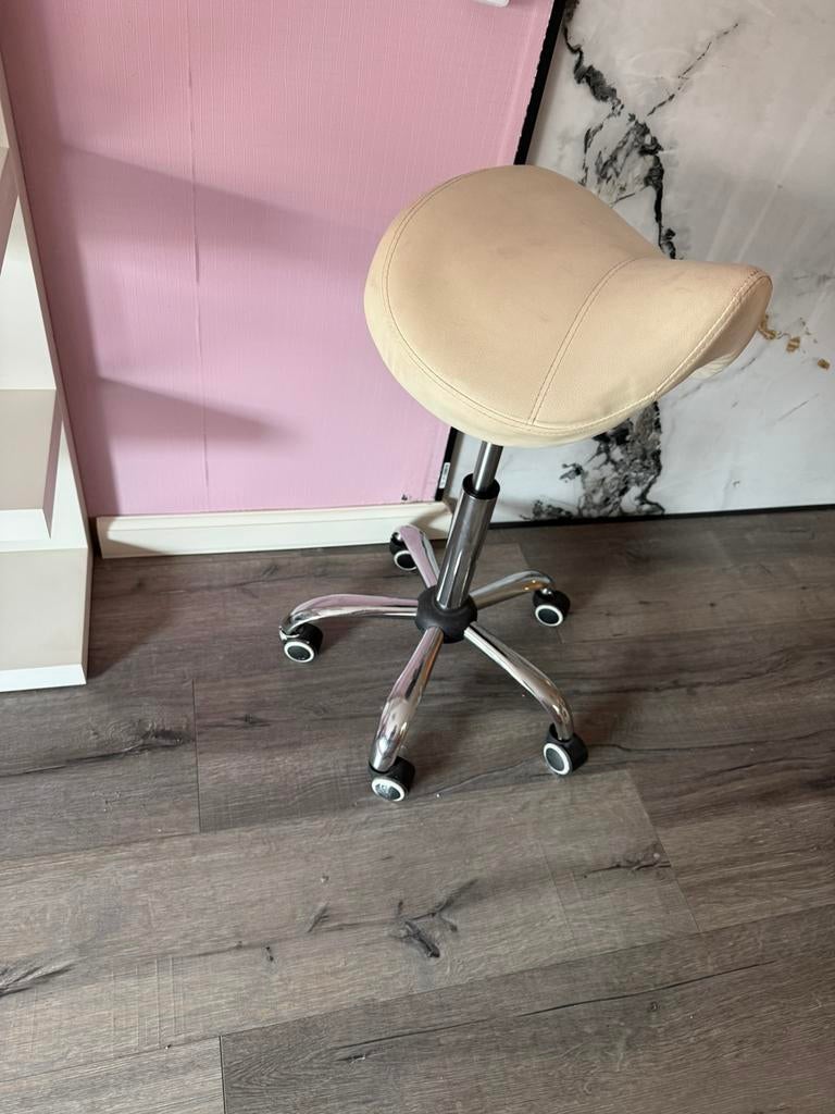 Tabouret, Ophalen, Zo goed als nieuw, Hout