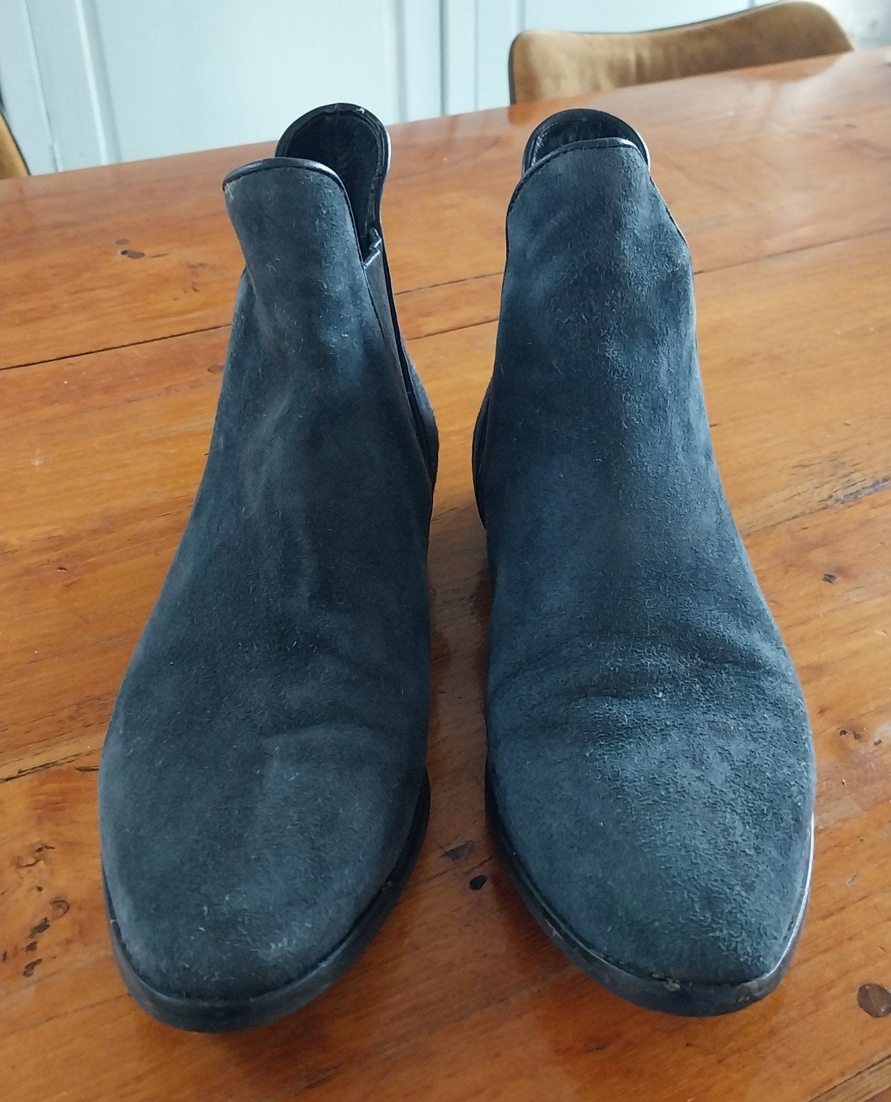Donkergrijs suede enkellaarsjes, julie dee, 42., Kleding | Dames, Julie dee, Lage of Enkellaarzen, Ophalen of Verzenden, Zo goed als nieuw