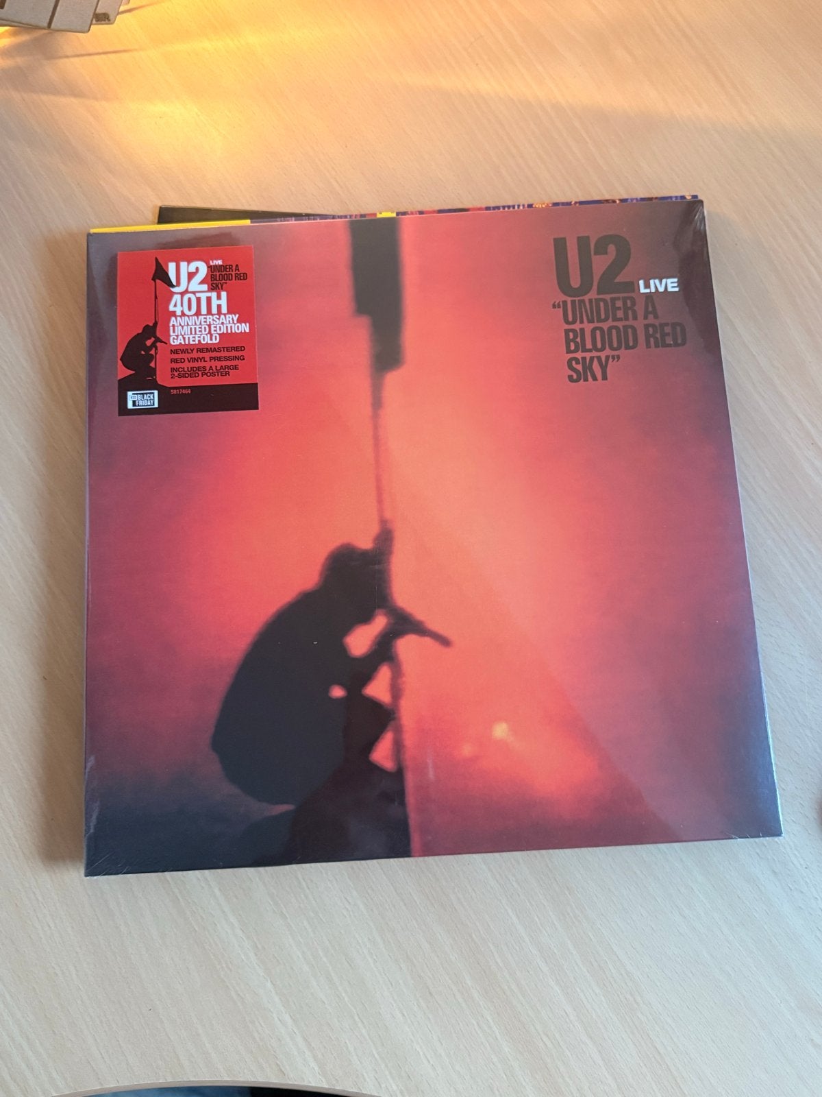 U2 - Under A Blood Red Sky (40th Anniversary Limited Edition, LP, Rock, Geseald, Ophalen of Verzenden
