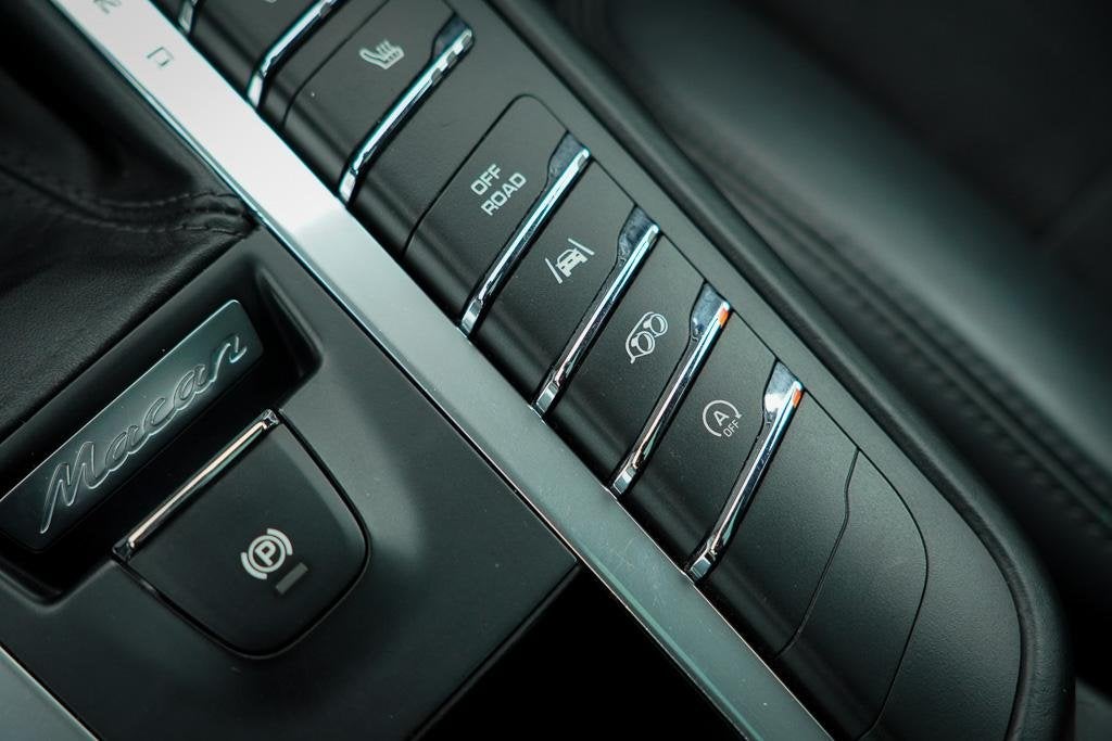 Foto 61 van Porsche Macan 3.0 GTS / Pano / Luchtvering / Trekhaak / Spor