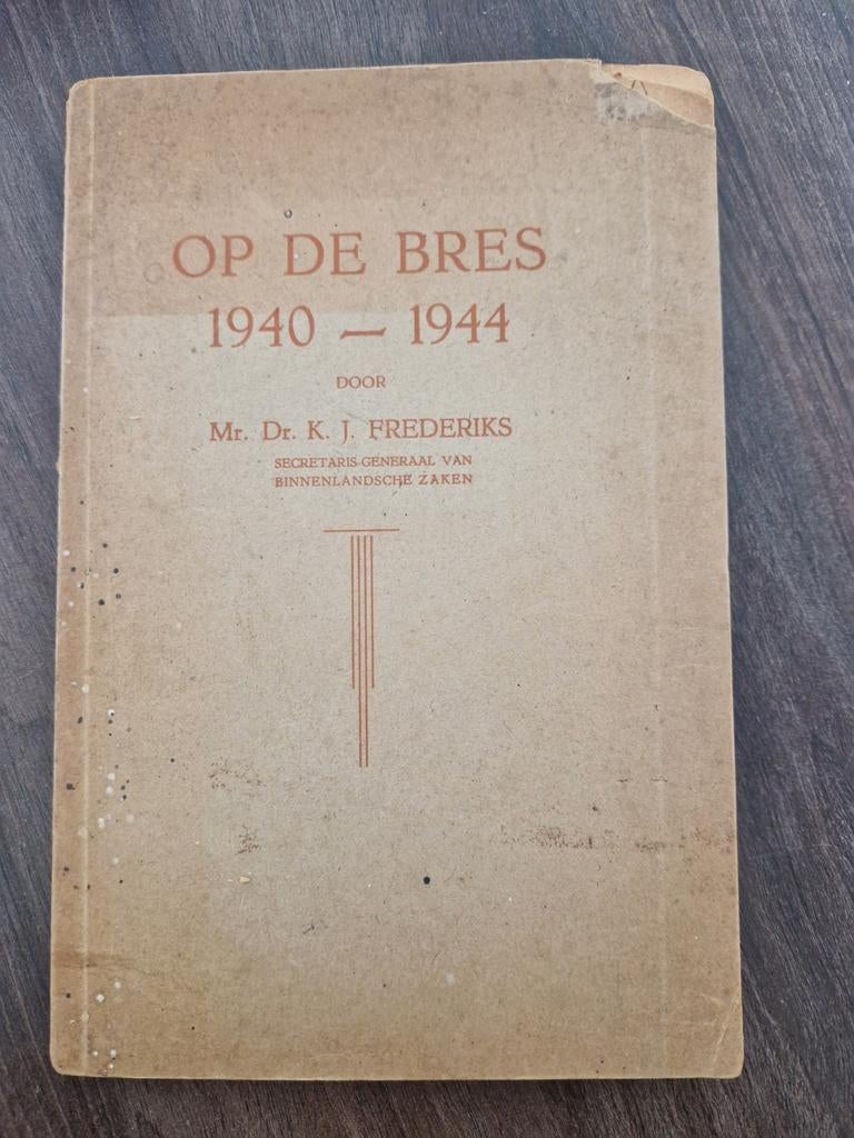 Op de bres, Mr.Dr.K.J.Frederiks, Ophalen of Verzenden, 20e eeuw of later, Gelezen