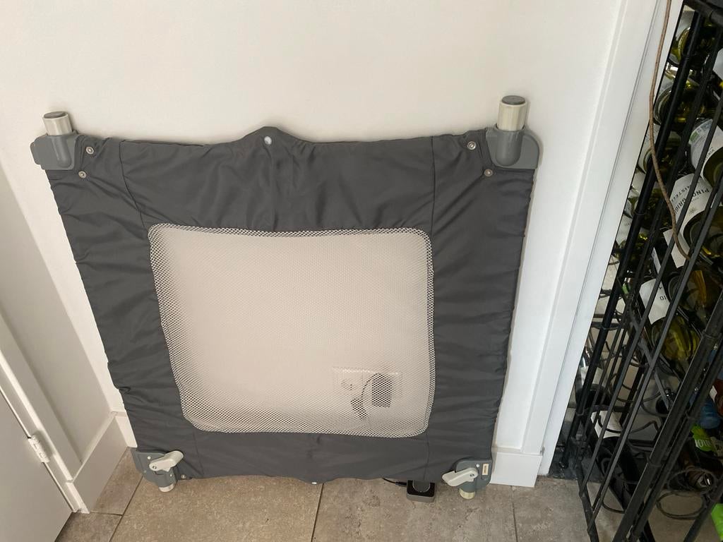 Traphekje safety barrier 71-93 cm verstelbaar, Kinderen en Baby's, Traphekjes, Overige materialen, Oprolhekje, Ophalen of Verzenden