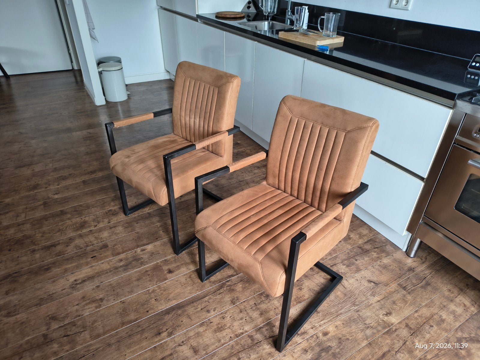 2 Armstoelen Parantino Cognac Stof Zwart Metalen Frame, Ophalen, Gebruikt, Twee, Bruin