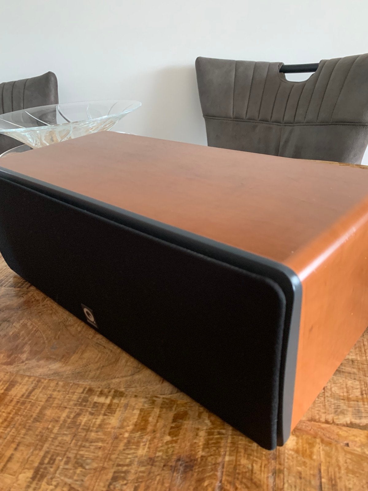 4 zuilen en center speaker en basbox.  Merk Q-acoustics, Ophalen, Rechthoekig, 125 cm of meer