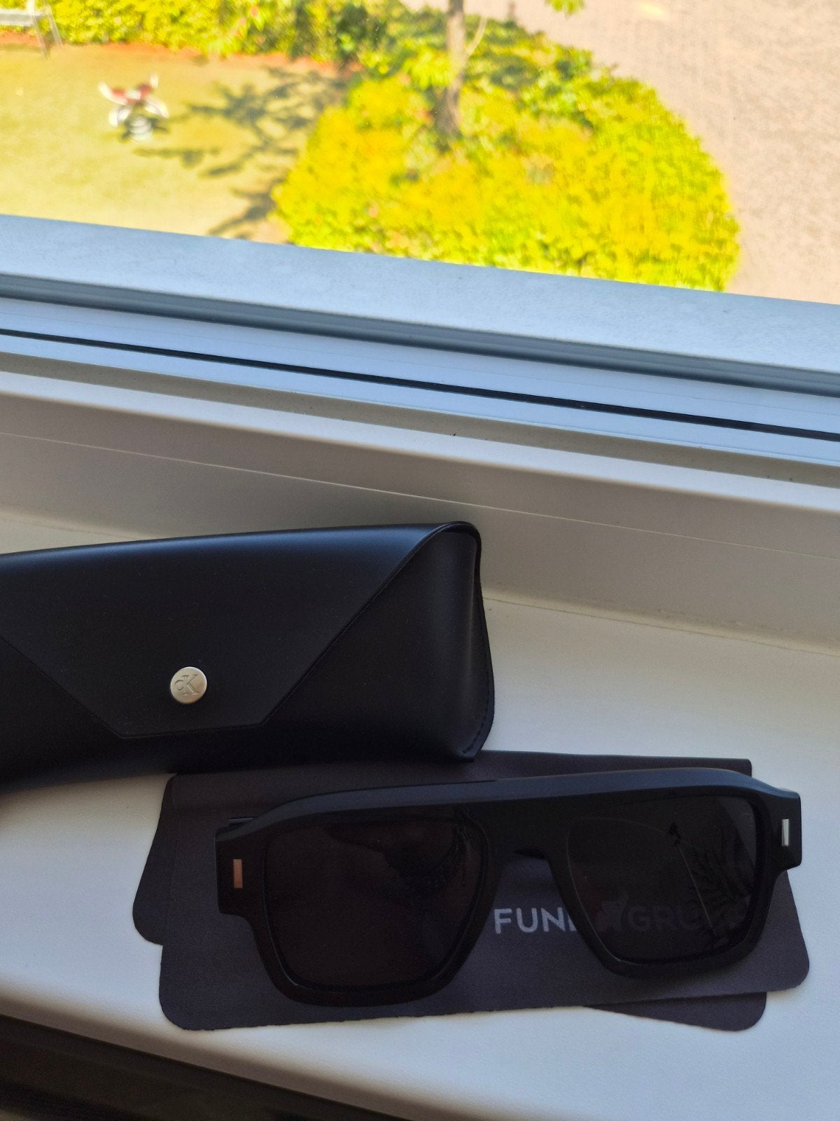 Mooie Calvin Klein zonnebril, Sieraden, Tassen en Uiterlijk, Ophalen of Verzenden, Nieuw, Zwart, Overige merken