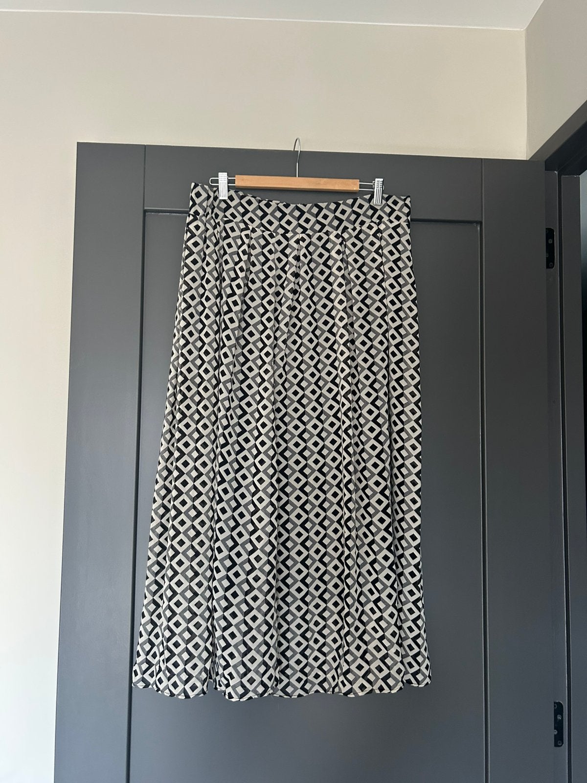 Prachtige grijs/zwart/gebroken witte rok te koop Leo&Ugo, Verzenden, Zo goed als nieuw, Meerkleurig, Onder de knie