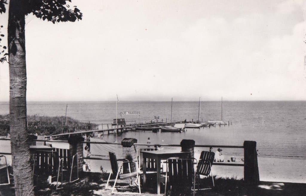 OUD NAARDEN   aan zee  2 x, Ophalen of Verzenden, Voor 1920, Noord-Holland