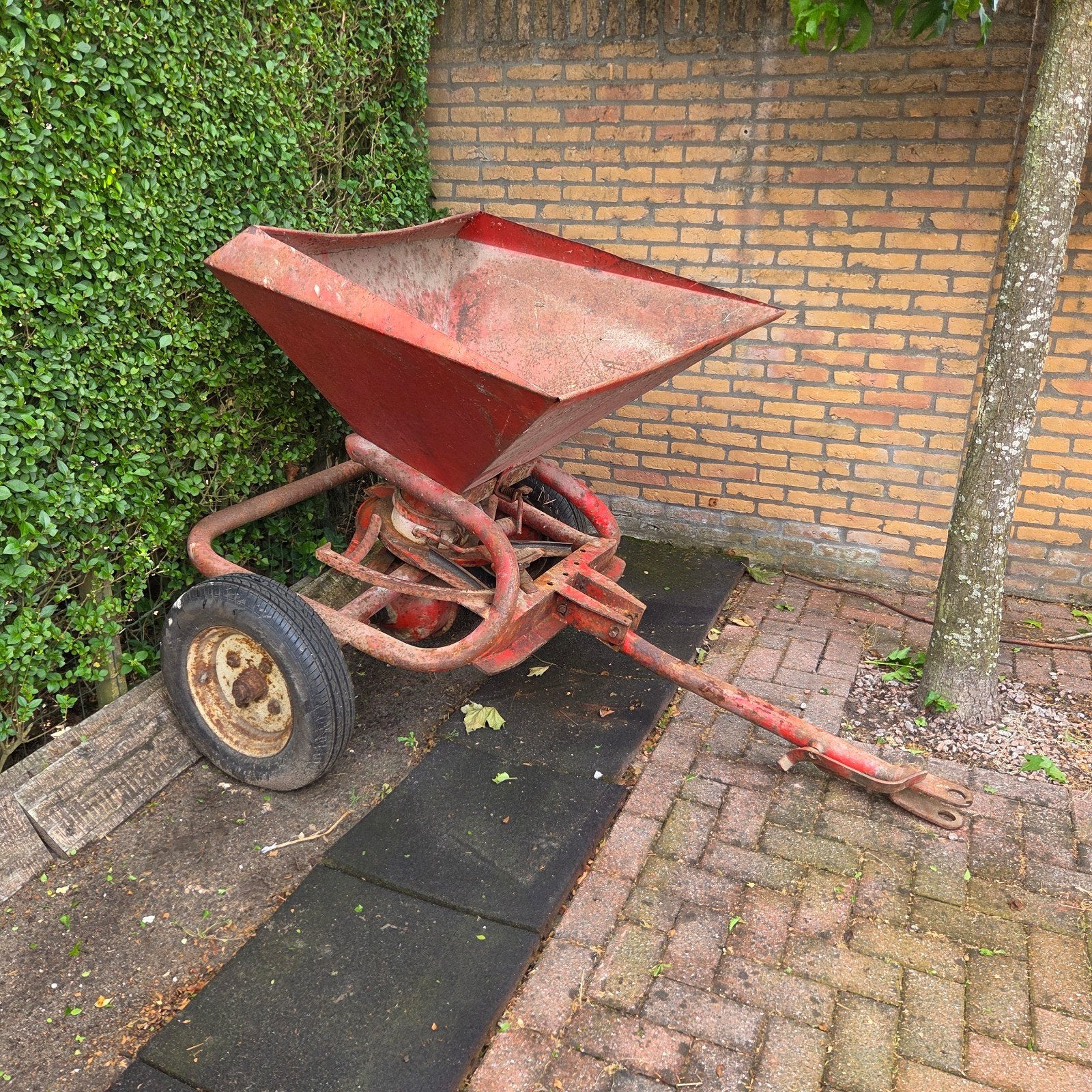 KunstMeststrooier getrokken (opknappertje) KOOPJE, Ophalen, Gebruikt