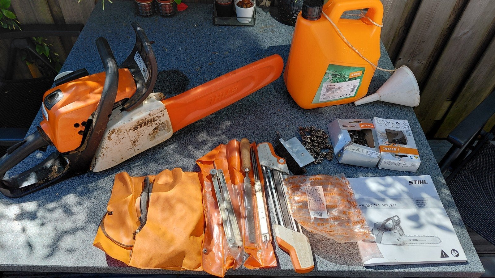Stihl MS 211C Kettingzaag met complete set accessoires, Tuin en Terras, Hand-tuingereedschap, Ophalen of Verzenden, Gebruikt, Stihl