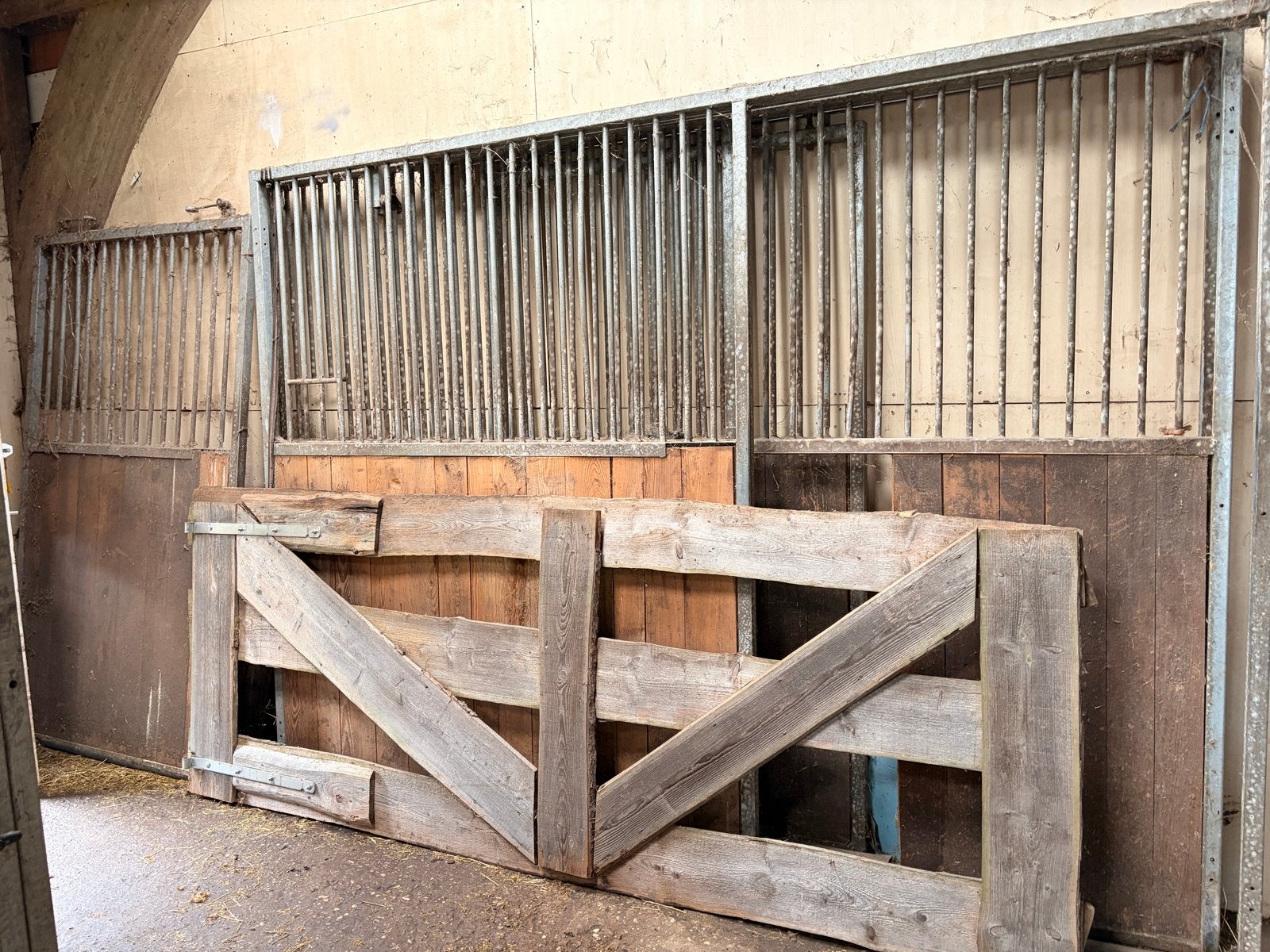 Stalwanden: 2 frontwanden en 1 tussenwand, Dieren en Toebehoren, Stalling, 2 of 3 paarden of pony's