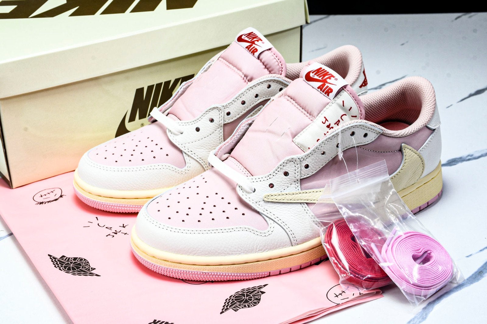 Jordan 1 Travis Scott Pink, Ophalen of Verzenden, Nieuw, Roze, Sneakers of Gympen