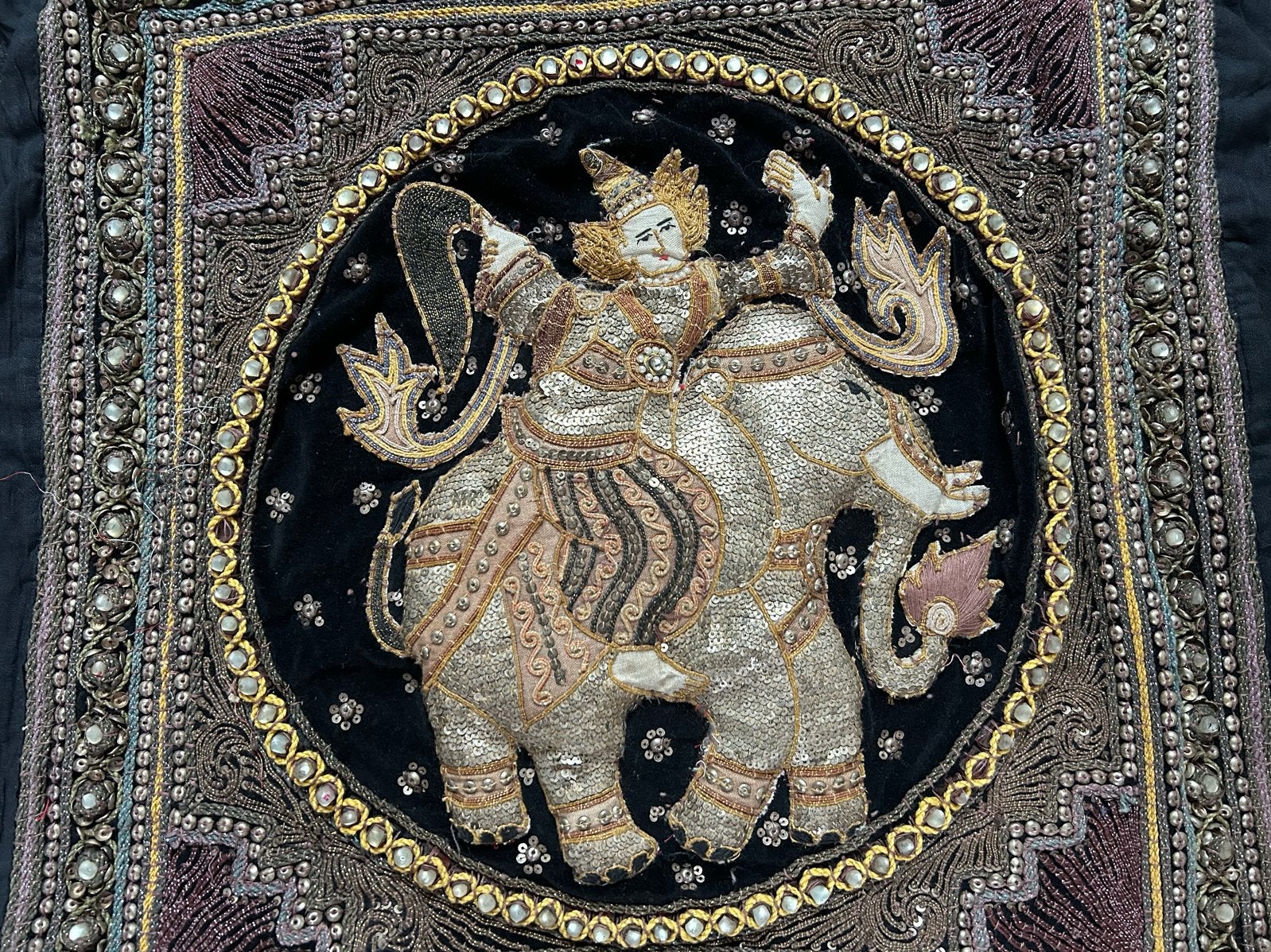Indiaas geborduurd olifant stof - kussenhoes/wanddecoratie, Ophalen of Verzenden, Gebruikt, Zwart, Vierkant