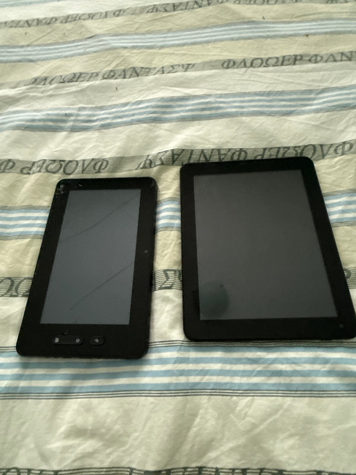 Twee tablets, één met gebarsten scherm beiden defect, Computers en Software, Android Tablets, Niet werkend, 16 GB, Wi-Fi, Ophalen