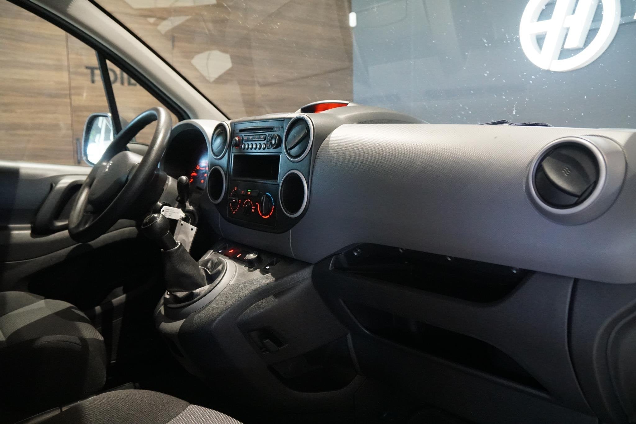 Peugeot Partner 120 1.6 BlueHDi 75 L1 + TREKHAAK / AIRCO, Voorwielaandrijving, Stof, 23 km/l, Origineel Nederlands