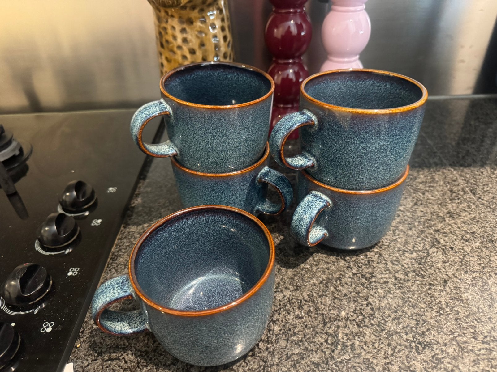 IKEA mokken/bekers – blauw met bruine rand – set van 7, Ophalen, Zo goed als nieuw, Overige stijlen, Kop(pen) en/of Schotel(s)