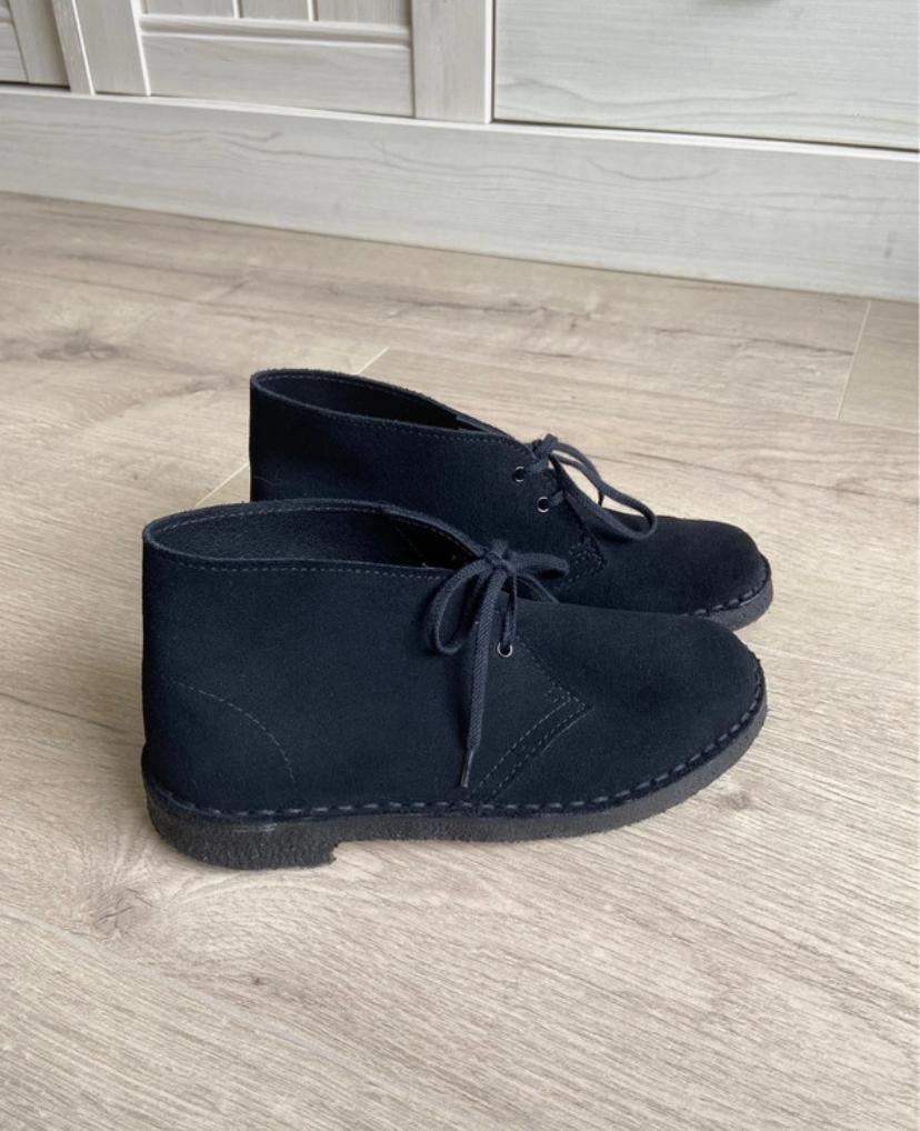 Zwarte Clarks, Zwart, Lage of Enkellaarzen, Ophalen of Verzenden, Zo goed als nieuw