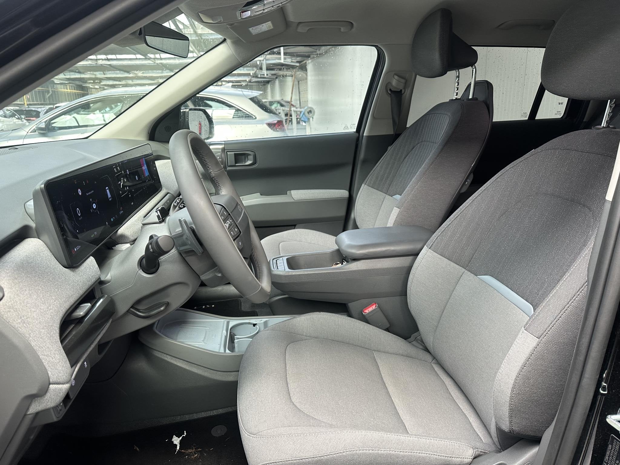 Kia EV3 Plus 81.4 kWh BTW auto, 1e eigenaar, Auto's, Stof, Zwart, Origineel Nederlands, 204 pk
