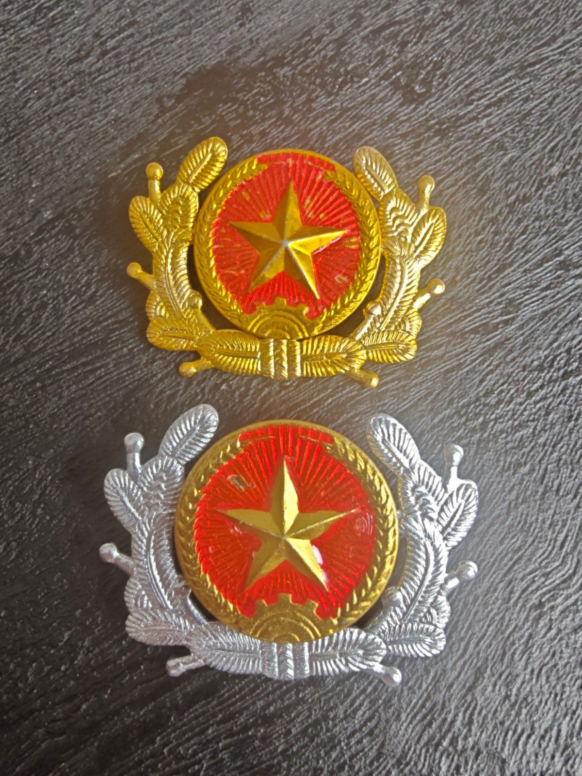 NVA OFFICER - Pith Helmet Badges - Viet Cong / VC - Vietnam, Ophalen of Verzenden, Landmacht, Amerika, Embleem of Badge