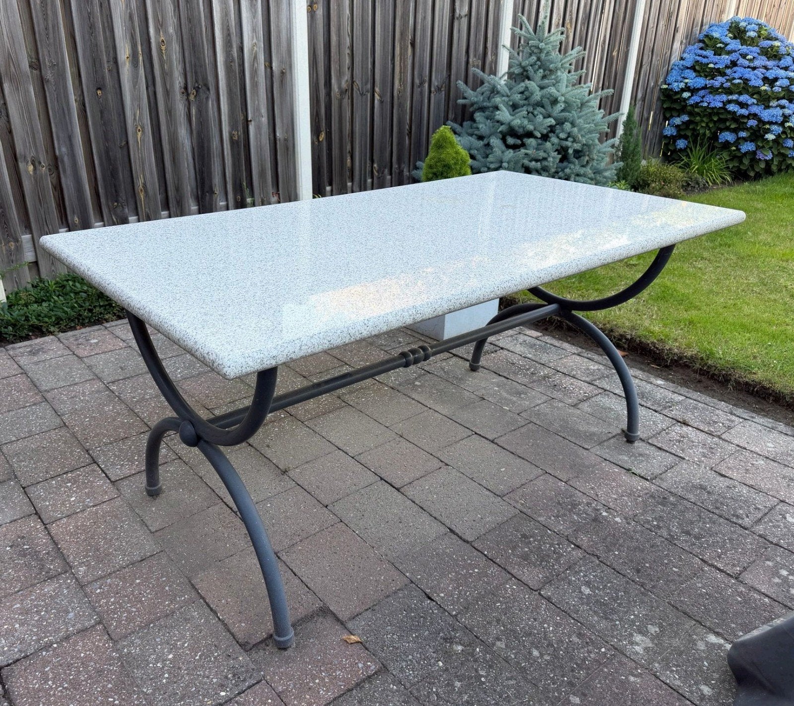 Tuintafel met licht granieten blad, Ophalen, Zo goed als nieuw, Rechthoekig, Overige materialen