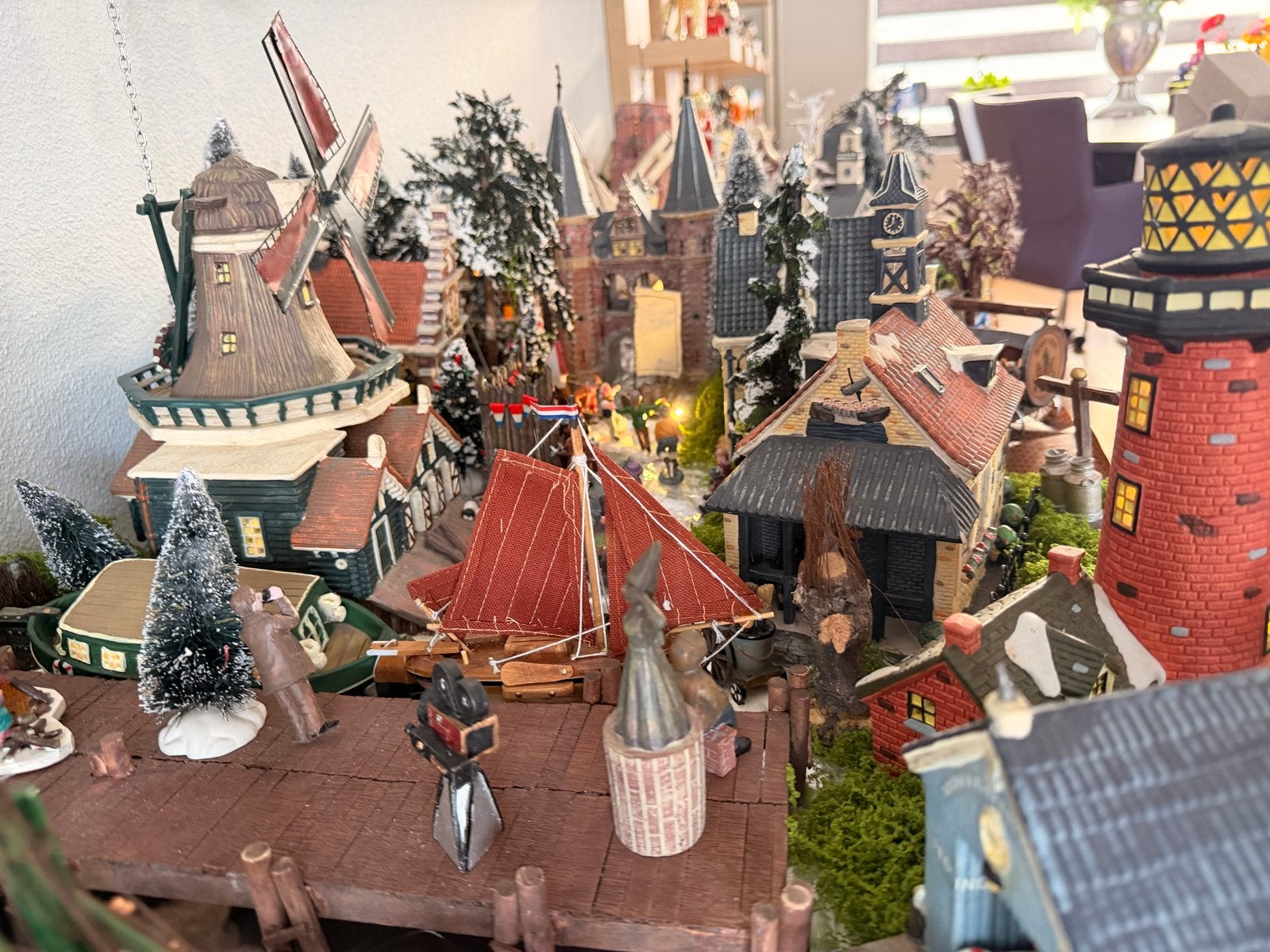 Grote Kerstdorp Collectie: Huizen & Veel Accessoires, Ophalen of Verzenden, Zo goed als nieuw