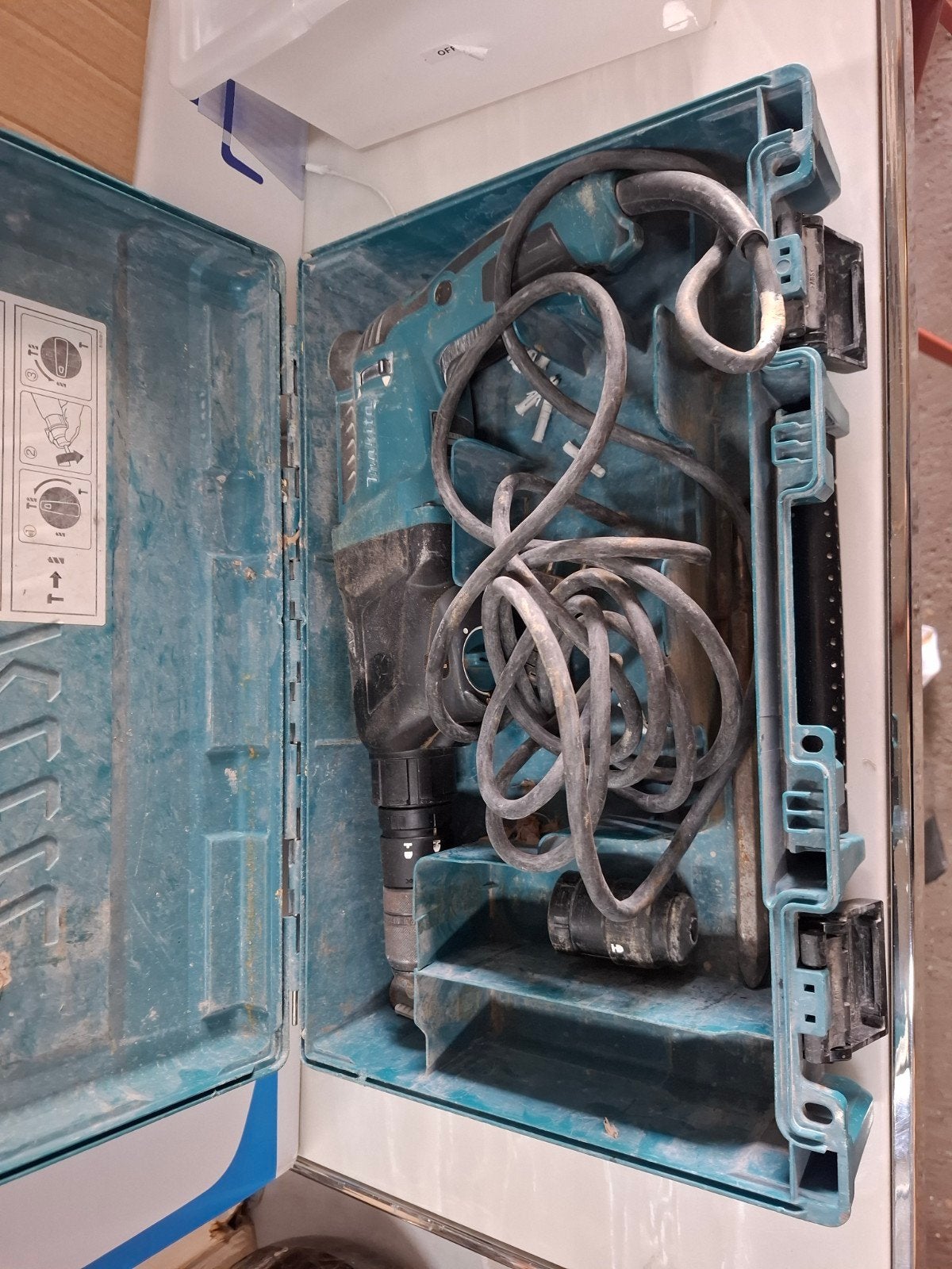 Makita HR2611FT Boorhamer - Gebruikt, in goede staat, Makita, Ophalen of Verzenden, Makita Corporation, 3-11-8 Sumiyoshi-cho, Anjo, Aichi 446-8502, Japan