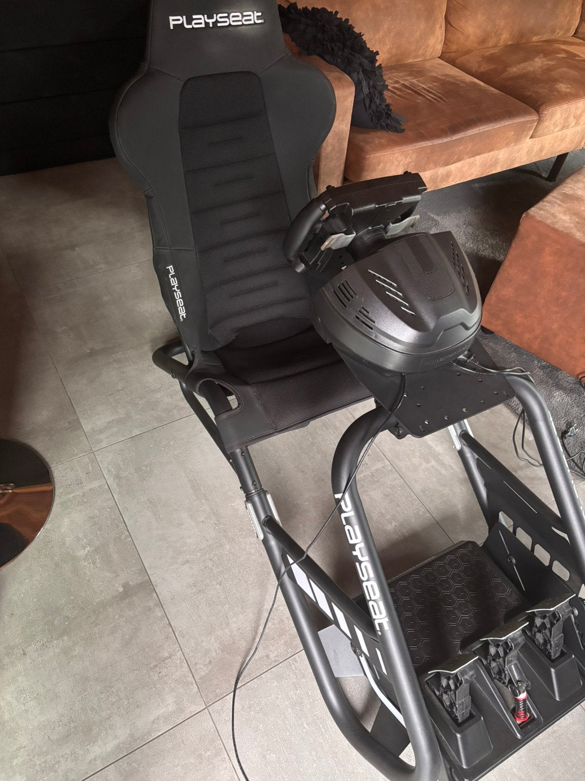 Complete Playseat f1 + racestuur + pedalen. Plug en play