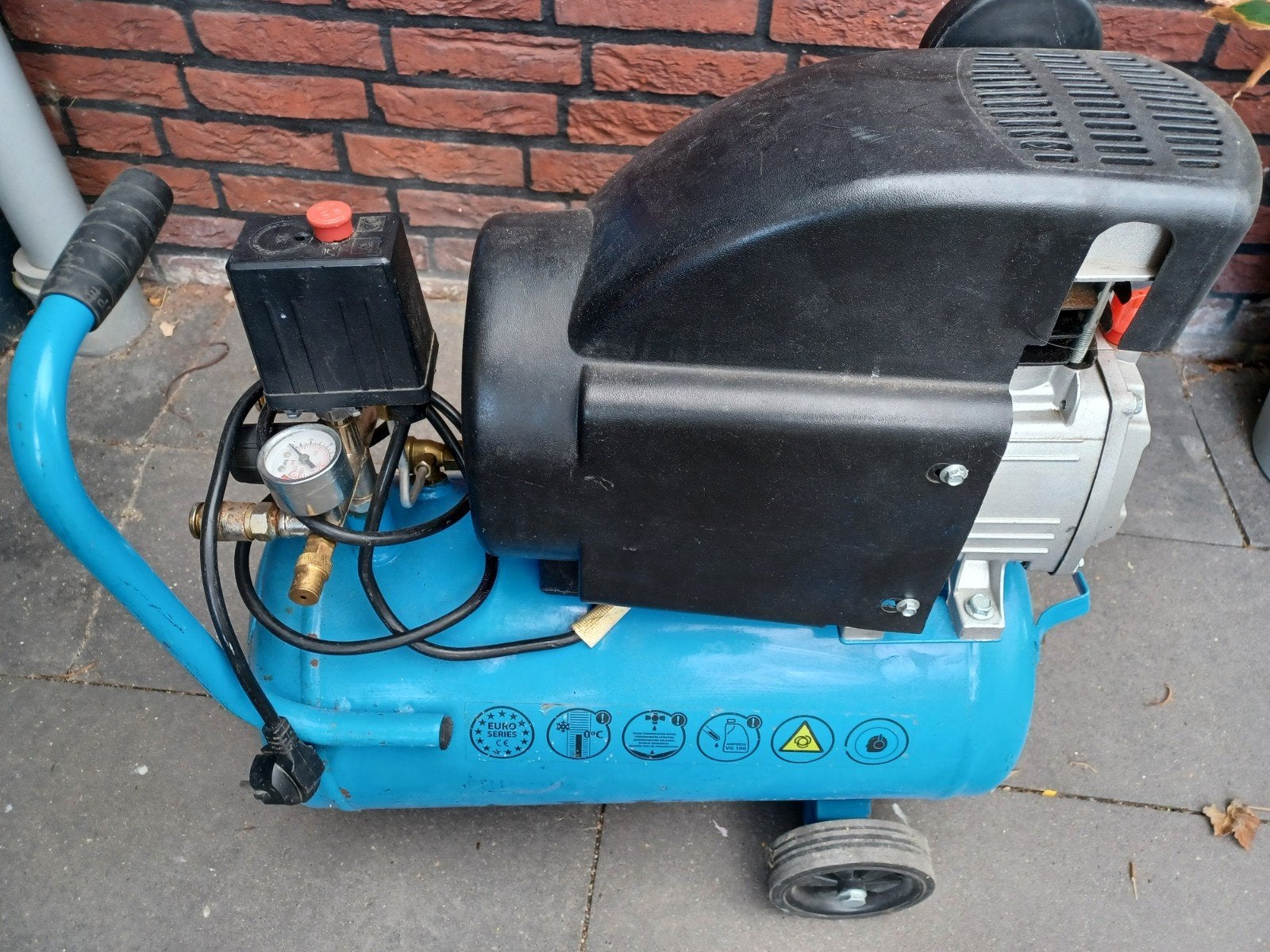 Airpress Compressor - Mobiel en Krachtig, Ophalen, Gebruikt, 6 tot 10 bar, 25 tot 100 liter