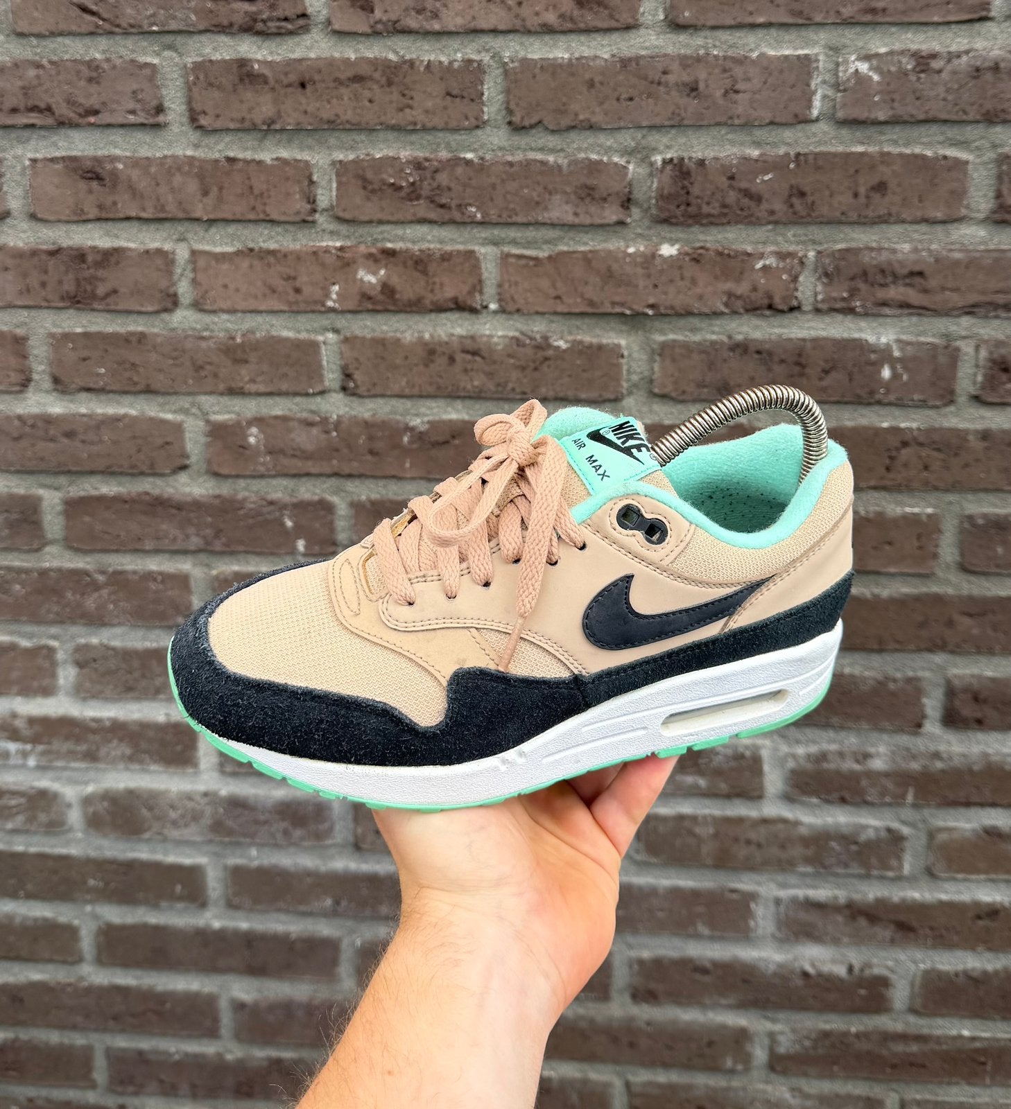 Nike Air Max 1 'Desert Black Green Glow'– Maat 38.5 (VNDS), Ophalen of Verzenden, Zo goed als nieuw, Overige kleuren, Sneakers of Gympen