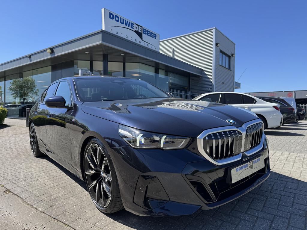 BMW 5 Serie 520i M-sport NEW MODEL ! alle opties (bj 2023), Automaat, Achterwielaandrijving, Gebruikt, Euro 6
