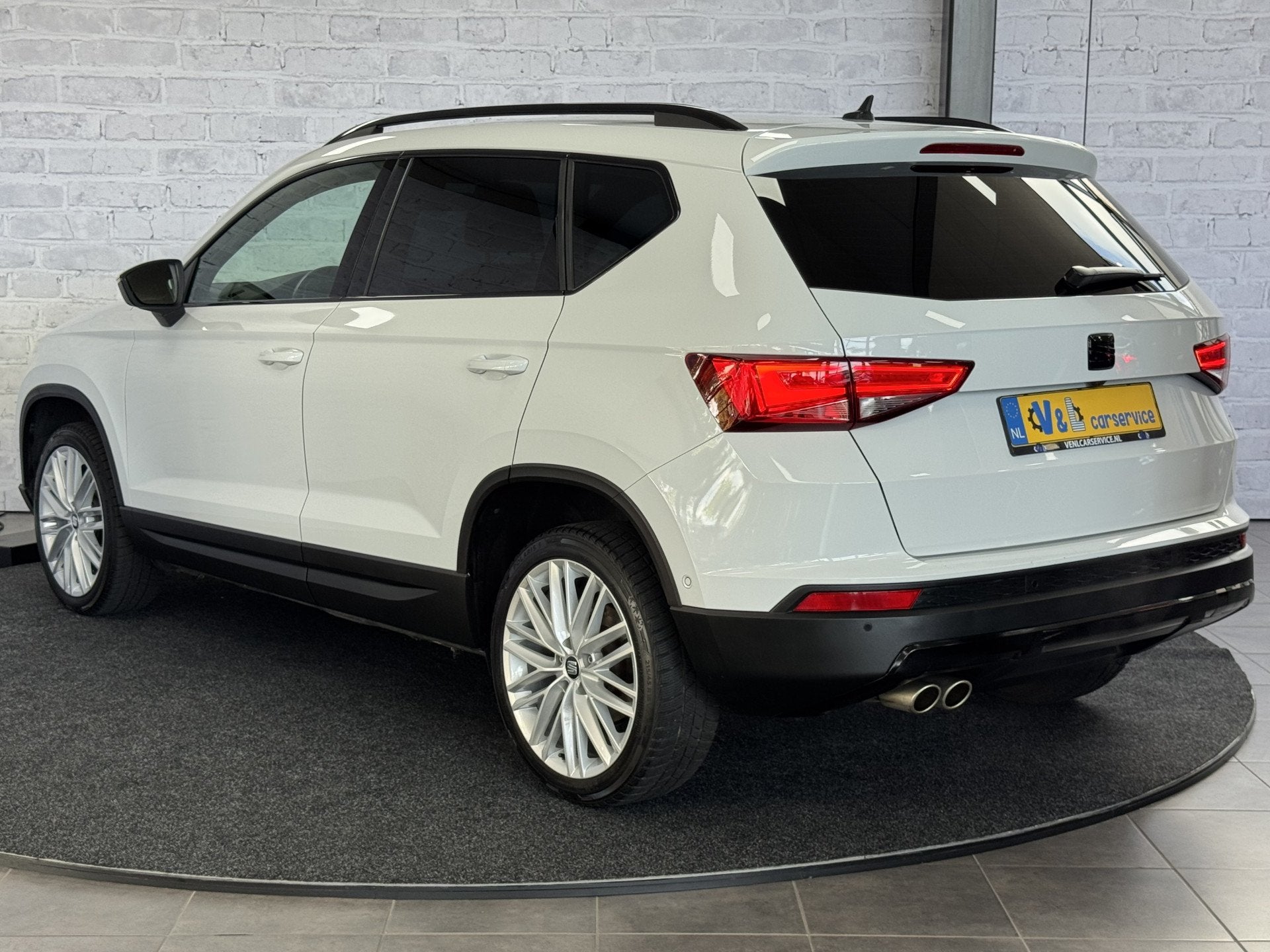 SEAT Ateca 1.5 TSI Xcellence Business Intense Trekhaak CarPl, Auto's, 4 cilinders, 150 pk, Ateca, Wit