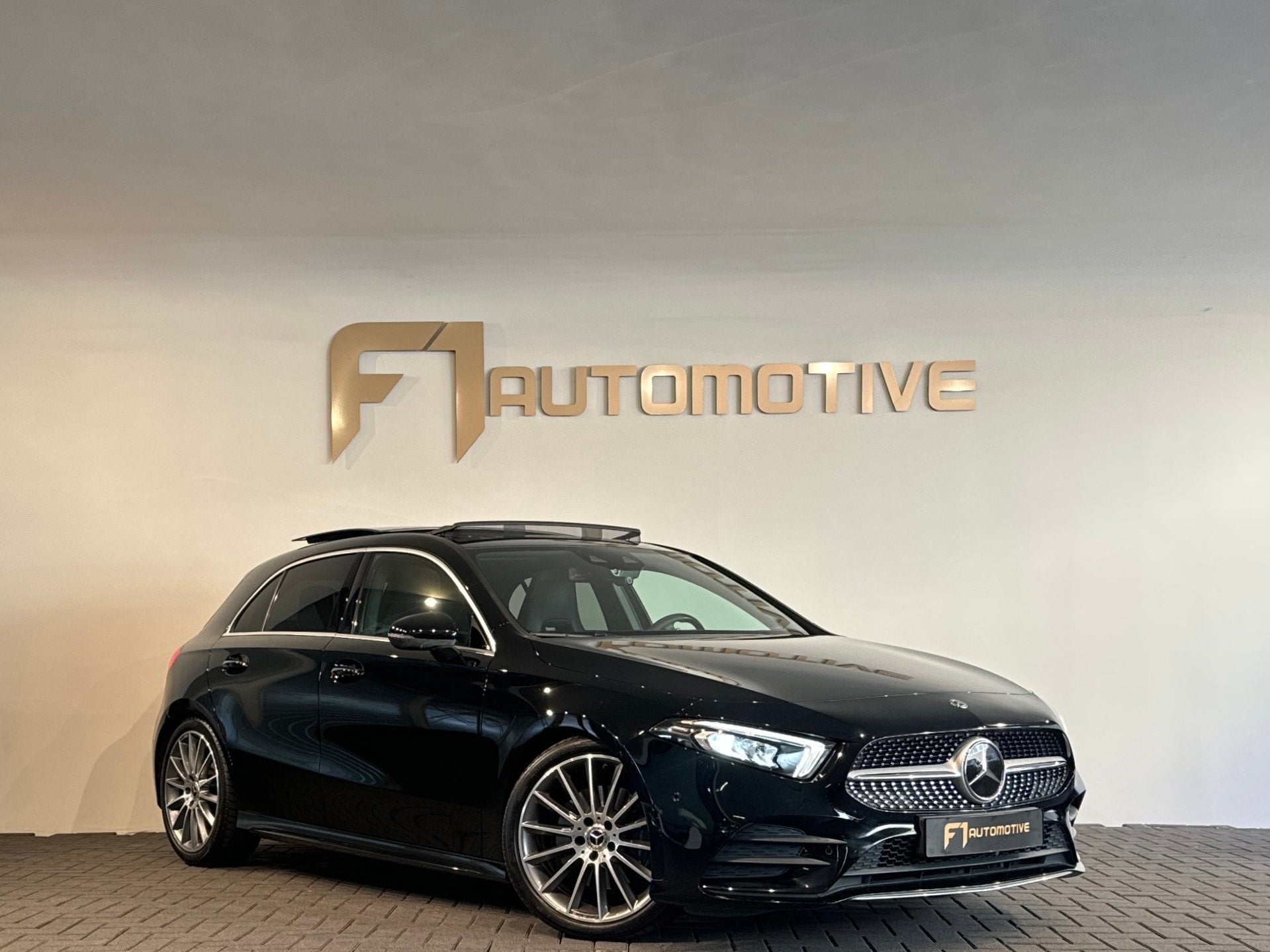 Mercedes-Benz A-klasse 220 4MATIC Pano|Memory|Burmester|Sfee, Auto's, Automaat, 15 km/l, Euro 6, Zwart