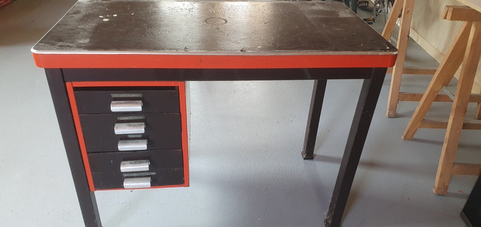 Industrieel bureau met ijzeren frame en lades, Ophalen, Gebruikt, Metaal, Industrieel