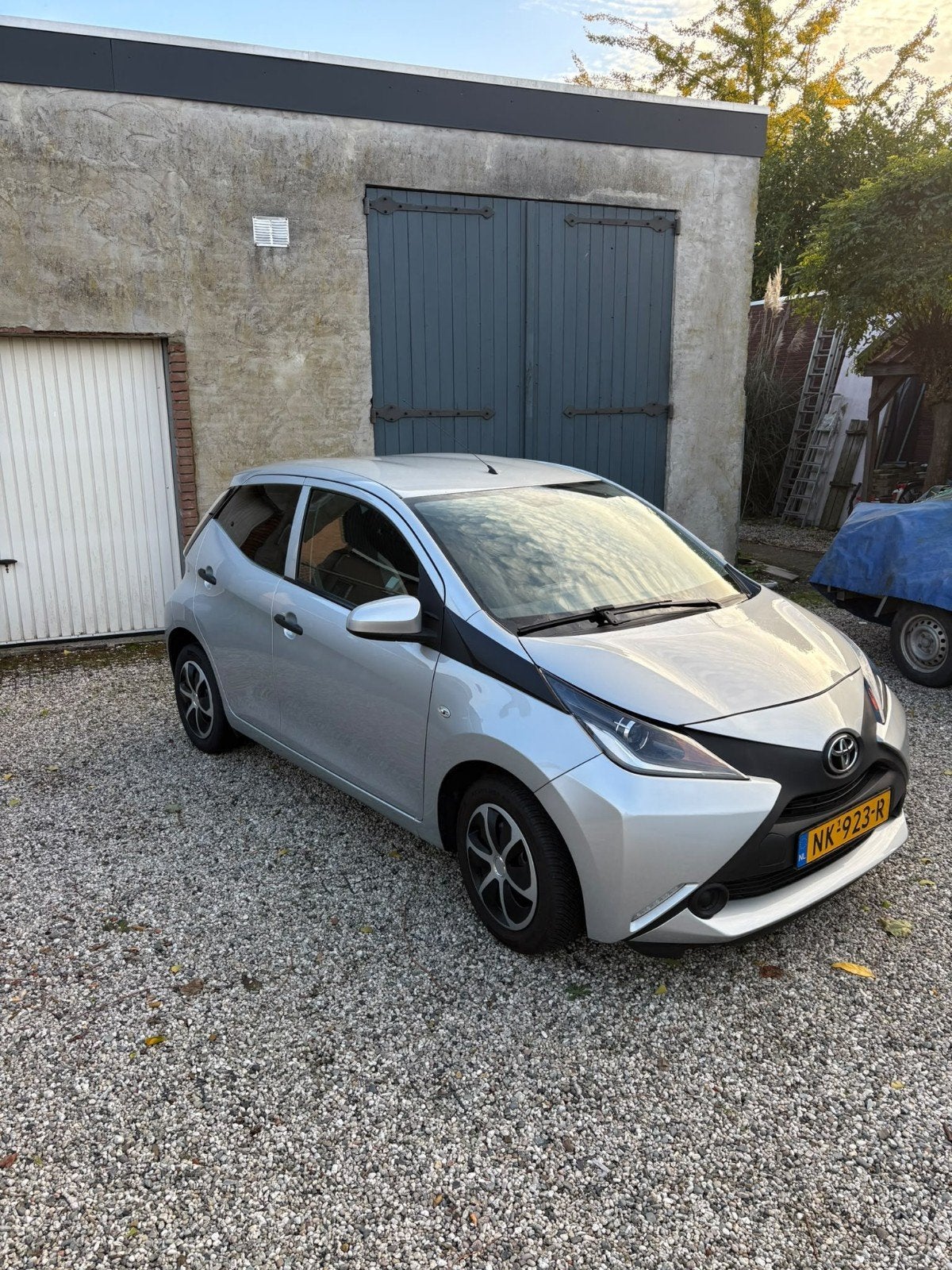 Toyota Aygo 1.0 Vvt-i x -fun  69pk 5D 2017 Grijs / airco, Auto's, Voorwielaandrijving, 4 stoelen, Origineel Nederlands, Handgeschakeld