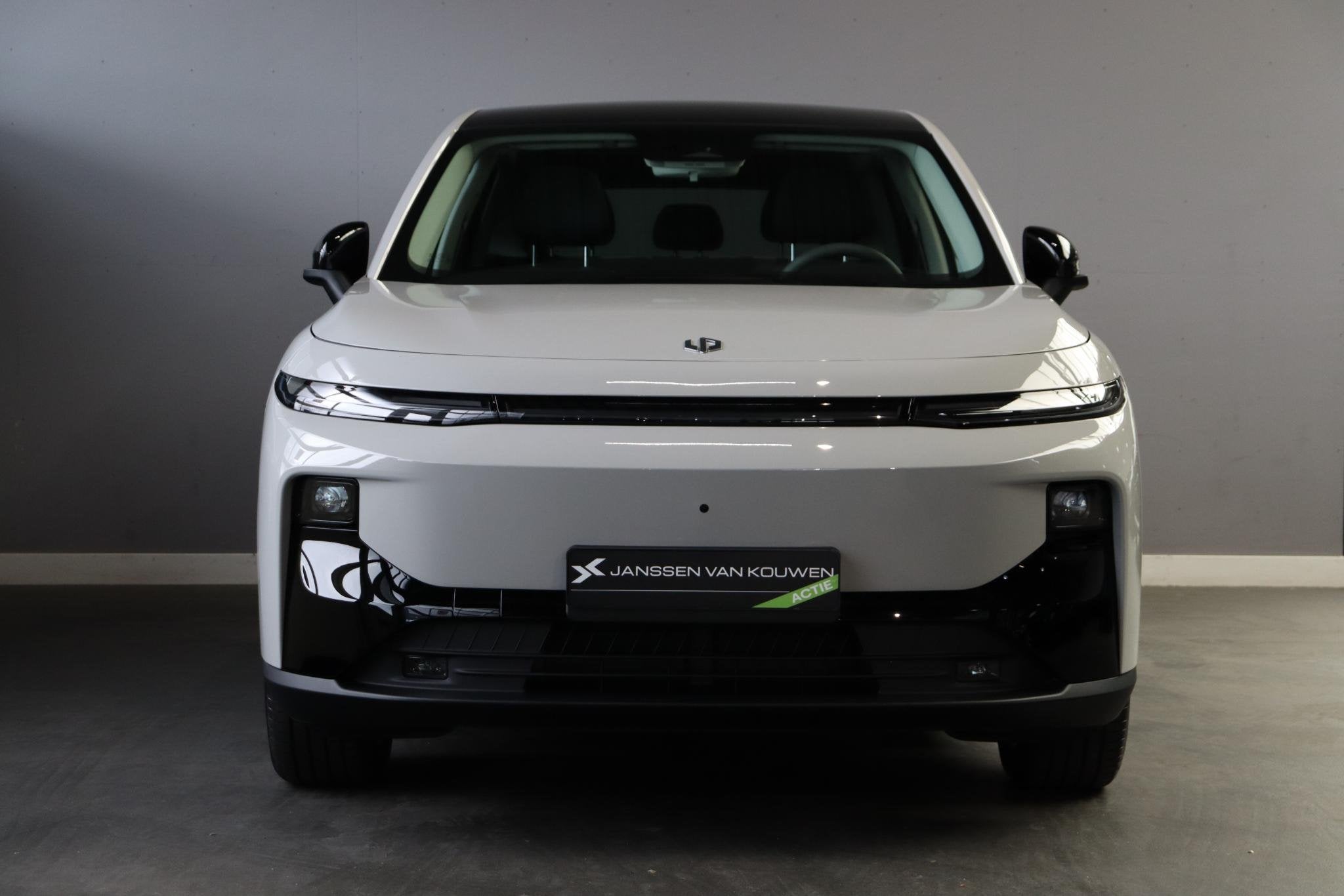 Leapmotor B10 Design ProMax 67.1 kWh / Voorraad / Snel lever, Auto's, 12 maanden, Achterwielaandrijving, Automatische klimaatregeling