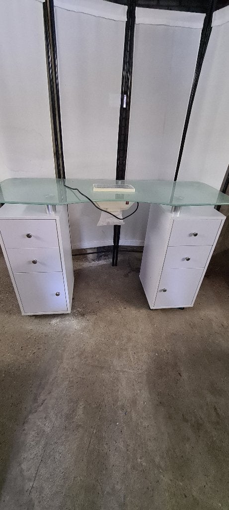 nageltafel met afzuiging, Ophalen, Wit, Zo goed als nieuw, Handen en Nagels
