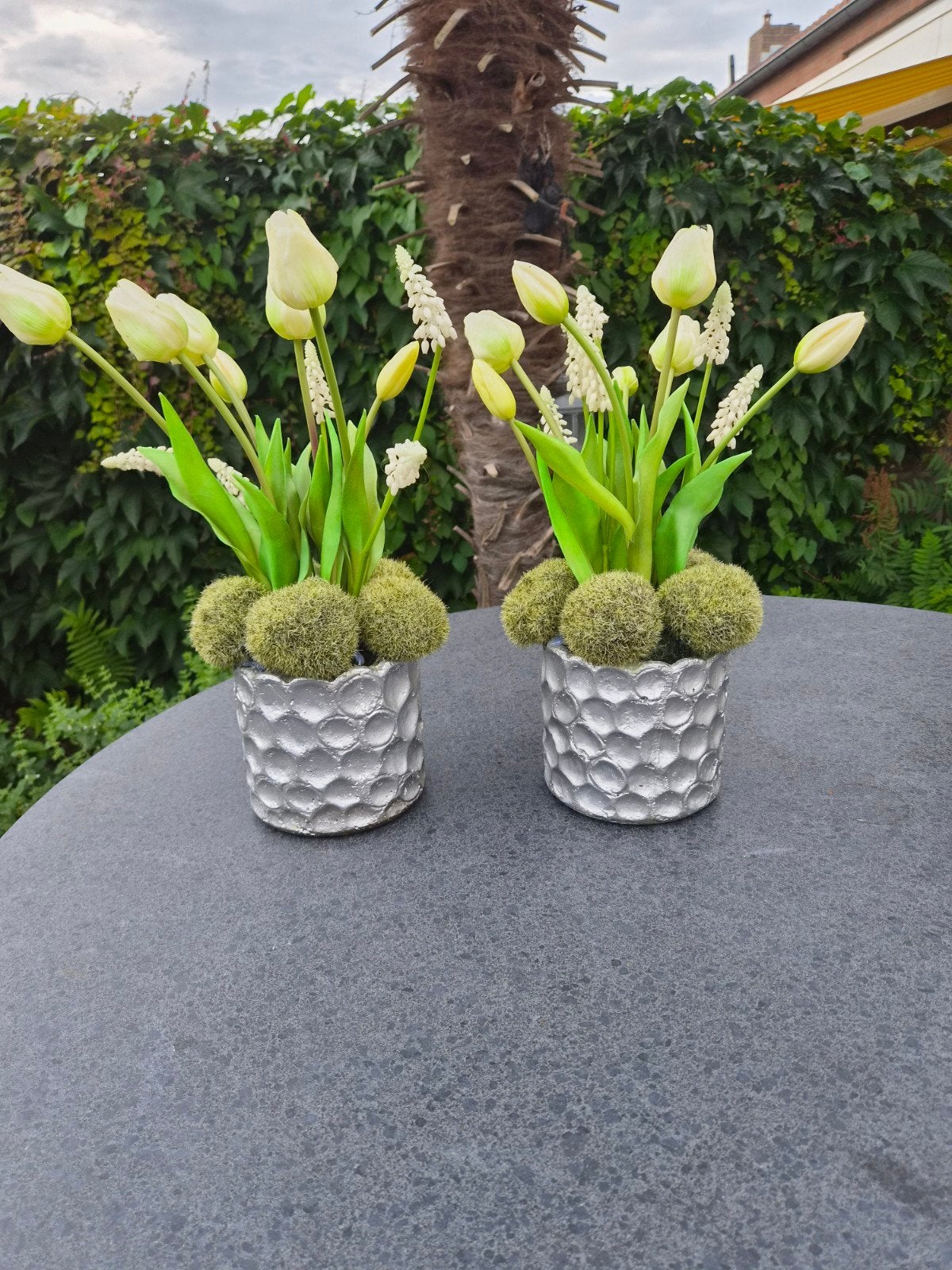 2 x pot met tulpen, Huis en Inrichting, Ophalen, Zo goed als nieuw
