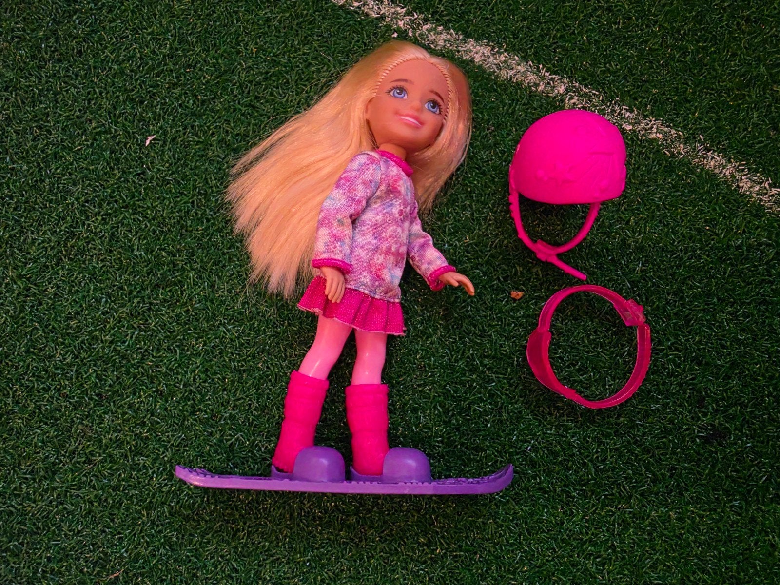 Barbie Chelsea snowboard