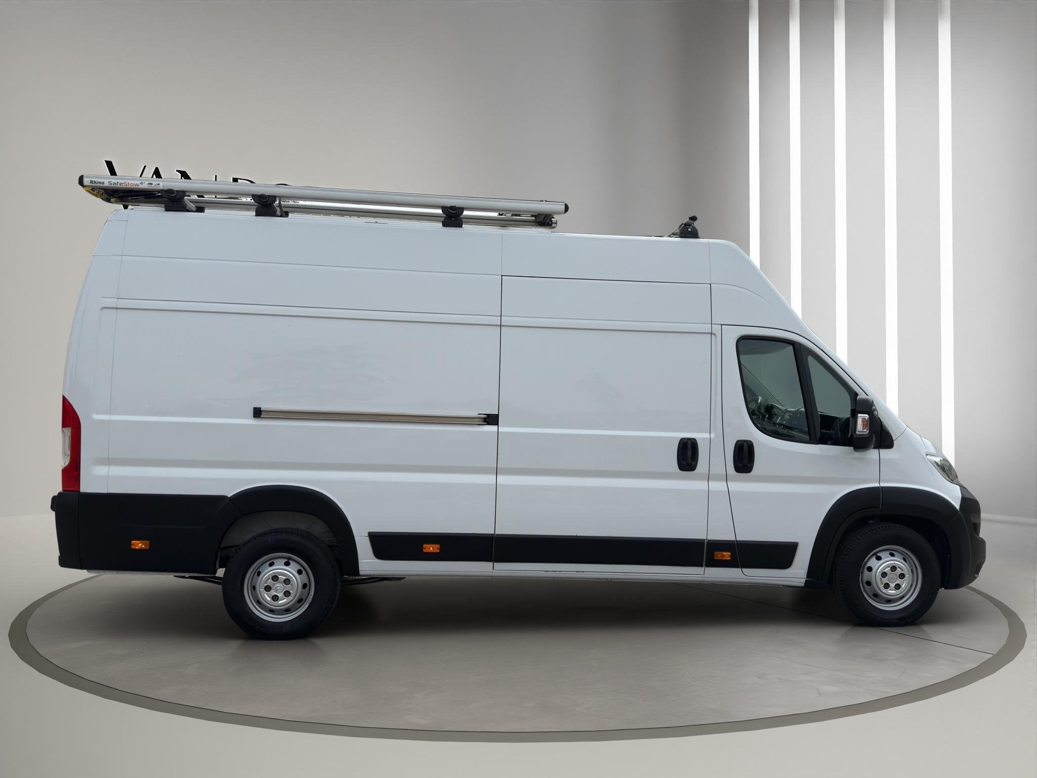 Citroen Jumper 35 2.2 BlueHDi 165 L4H3 Club Zwaar | Navi | 3, Voorwielaandrijving, Stof, Gebruikt, 4 cilinders