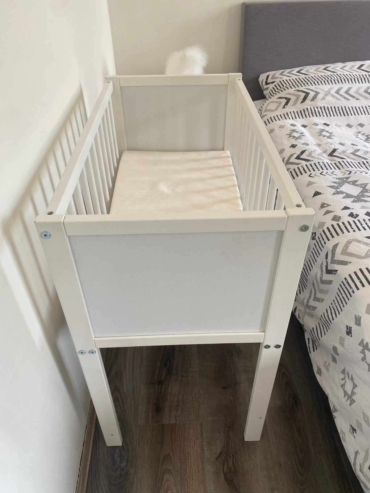 Wit houten wiegje met matrasje, Kinderen en Baby's, Babywiegjes en Ledikanten, Ophalen of Verzenden, Gebruikt, Wieg