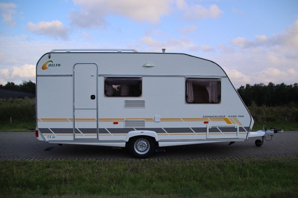 Delta Summerliner 4400TKM met stapelbed, reisklaar en opties, Schokbreker, Treinzit, 750 - 1000 kg, Particulier