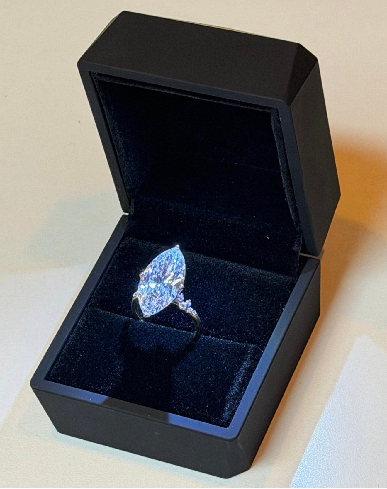 Geel gouden ring met VS1 diamant van 9.22ct! retail €13500!, Geel, Nieuw, Ophalen of Verzenden, 17 tot 18