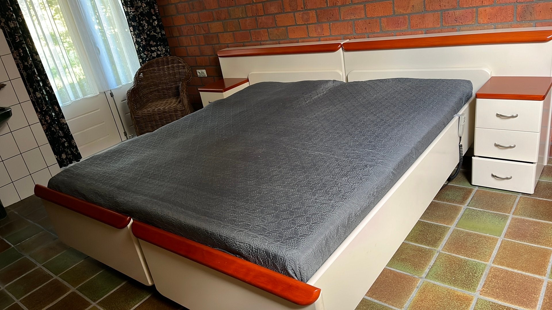 Beter Bed Capri slaap meublement 2 persoons., Huis en Inrichting, Slaapkamer | Bedden, Ophalen, Tweepersoons, 180 cm, Hout