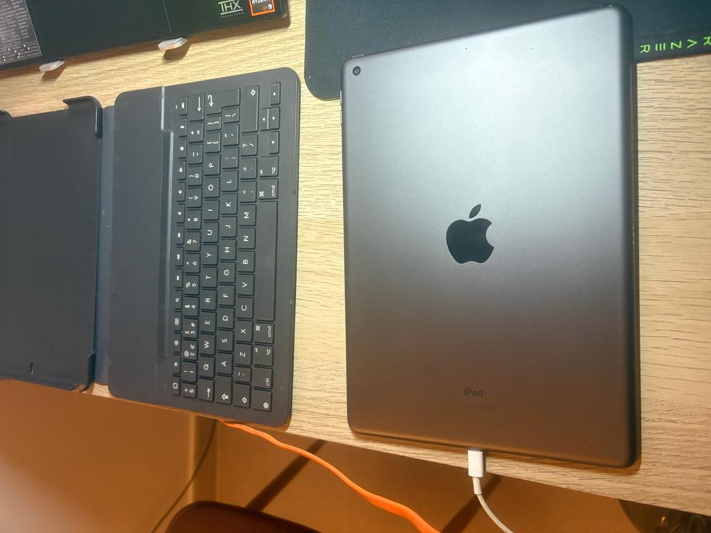 Apple iPad 9e Generatie (2021) - 64GB WiFi (incl. accessoire, 10 inch, Apple iPad, Ophalen of Verzenden, Zo goed als nieuw